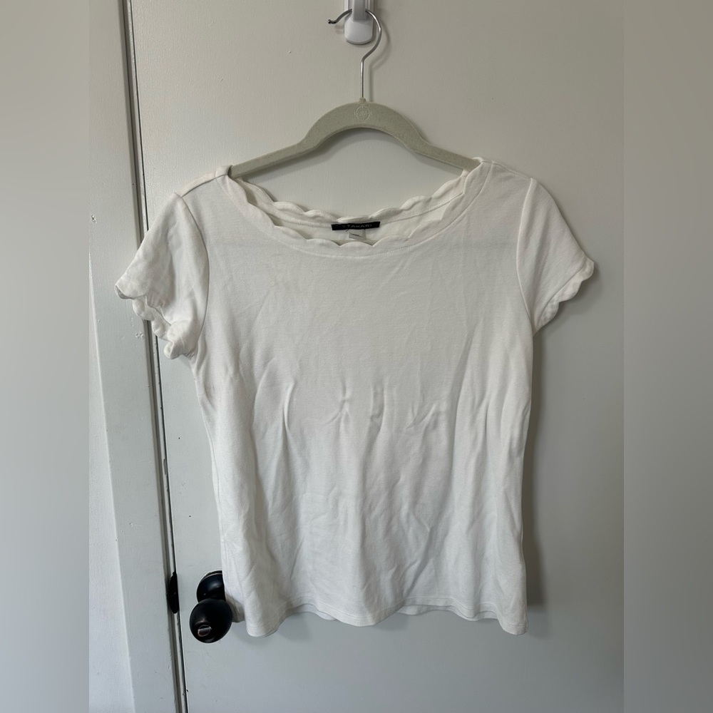 T Tahari White Short Sleeve Scallop Tee